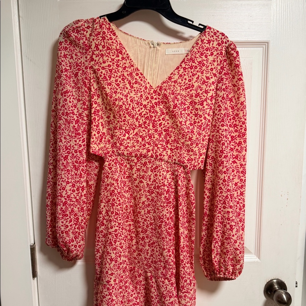 LUSH summer dress. Side cutouts that are both sexy and classy! Pink floral. XS